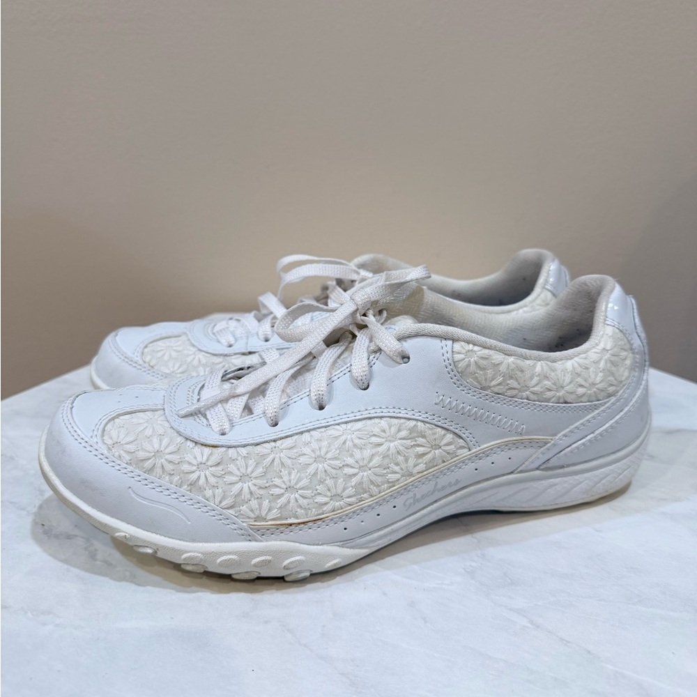 🔥Skechers Women’s White Lace-Detail Walking Sneakers Size 7 EC🔥